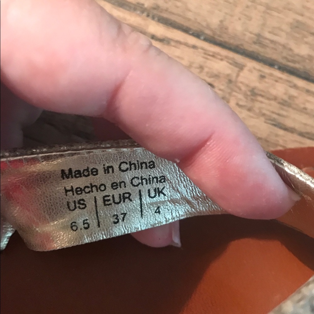 Aldo Thong Sandals - Picture 2 of 2